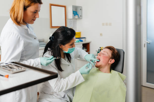 Best Broken or Cracked Tooth Emergency Dentist in Covedale, OH